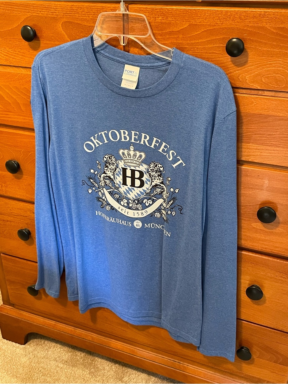 Hofbrauhaus Blue Oktoberfest Long-Sleeve Tee with Crest Graphic size M